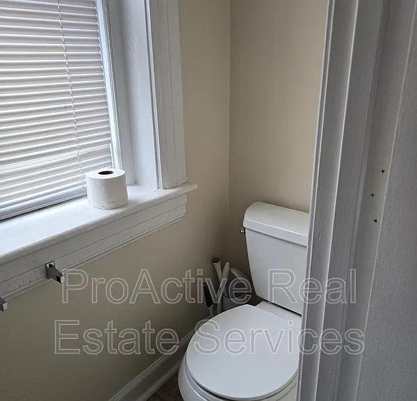 910 Colonial Ave — Photo 15