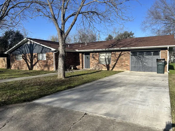 516 Candlelight Ln, San Marcos, TX 78666