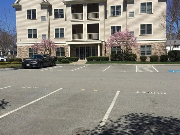 1068 Victoria St APT A3, New Bedford, MA 02745