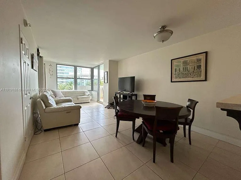 2899 Collins Ave #625 — Photo 3