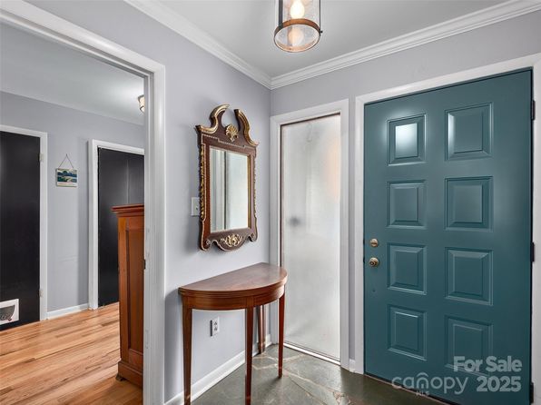521 Crowfields Ln, Asheville, NC 28803
