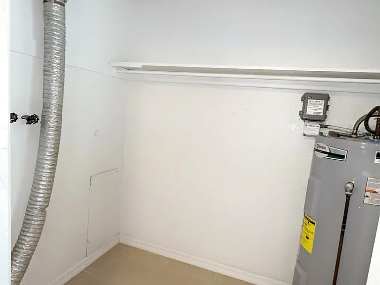 611 Dogwood Ct — Photo 3