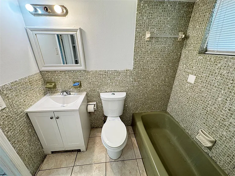 6301 SW 27th St #1 — Photo 8