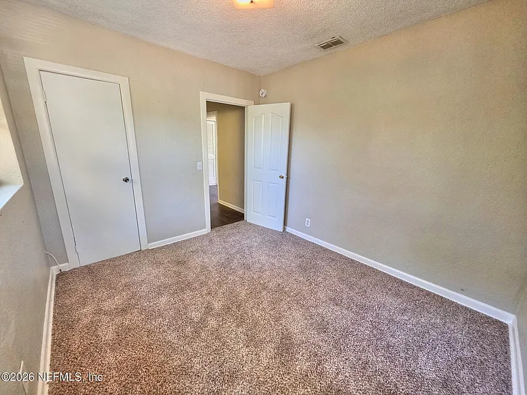 916 W 25th St — Photo 27