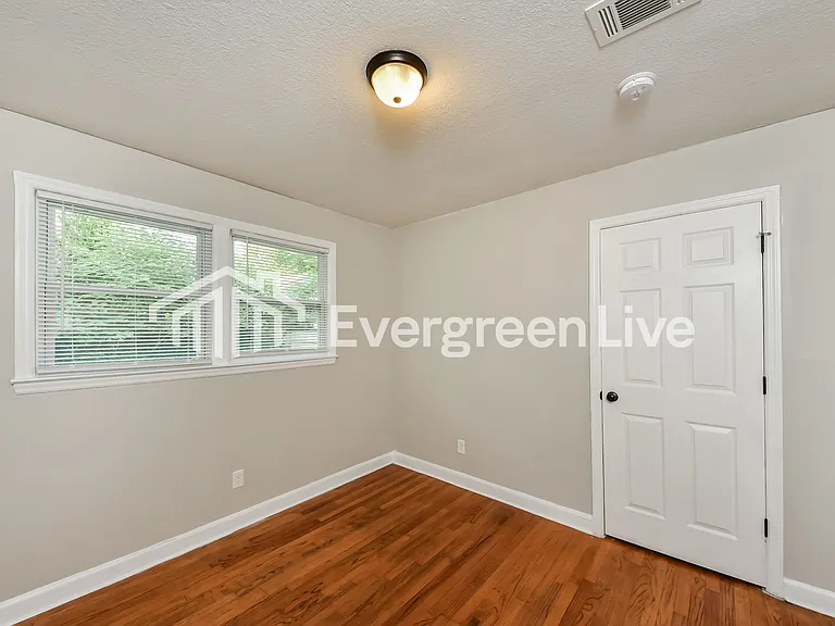 4213 Shorecrest Dr — Photo 7