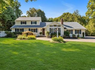 10 Northfield Dr, Northport, NY 11768