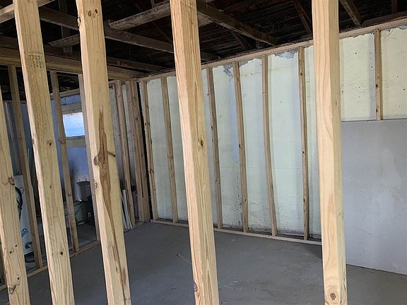 4th image of 1610 Santa Maria Ave