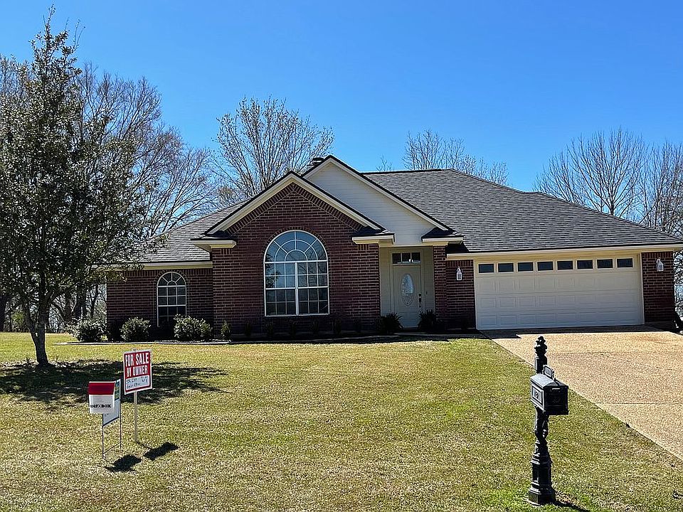 1st image of 214 Country Club Dr