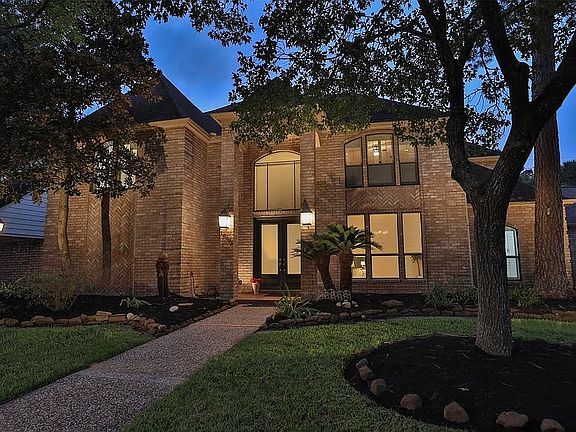 CHARMING COURTYARD OFF THE KITCHEN - You can grow your favorite herbs and vegetables just outside the kitchen or enjoy a private cup of coffee; the courtyard is fully closed in by wrought iron fence.