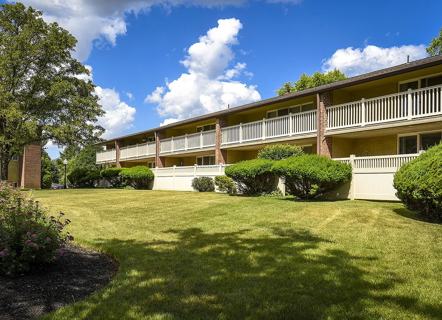 Black Hawk Apartments — Photo 3