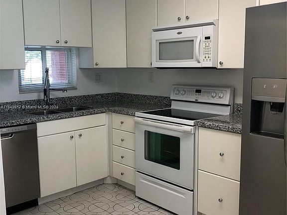 3rd image of 9520 S Hollybrook Lake Dr APT 207