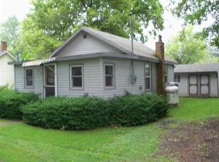 703 S Oakwood Dr, Cromwell, IN