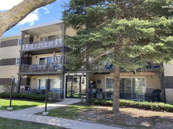 945 8th Ave APT 10, La Grange, IL 60525