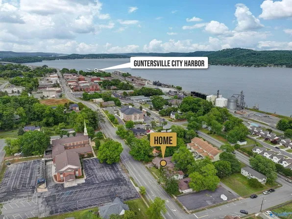 825 Gunter Ave, Guntersville, AL 35976