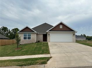 94 N Sheep Dog Ave, Farmington, AR 72730
