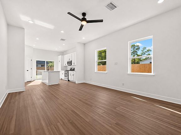 5th image of 8110 Carver Rd