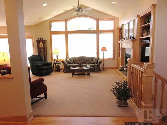 4th image of 407 Woodlane Dr
