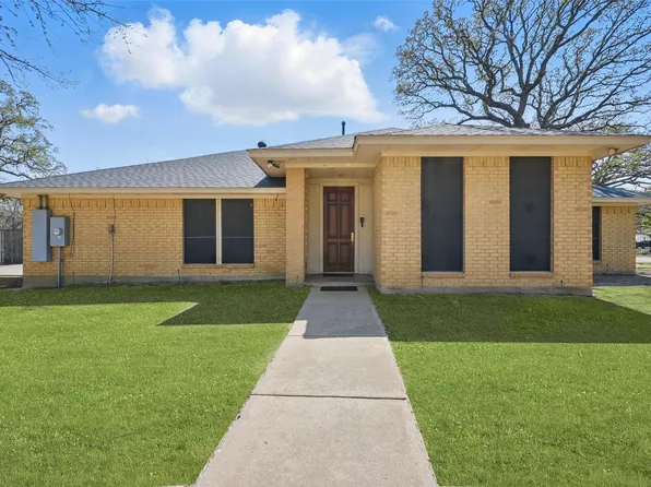 3620 Red Oak Dr, Corinth, TX 76208