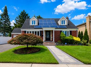 (Undisclosed Address), New Hyde Park, NY 11040