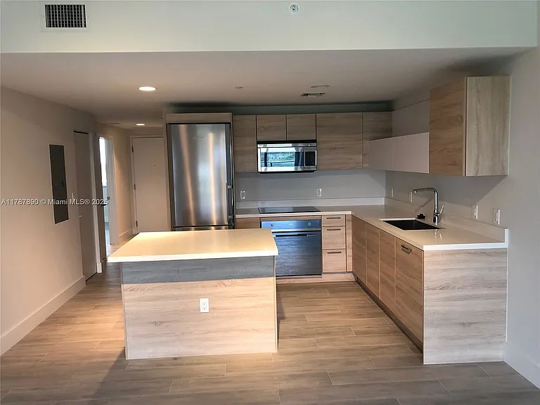 16385 Biscayne Blvd #1205 — Photo 6