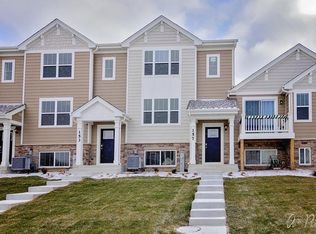 157 Goldenrod Dr, Elgin, IL 60124