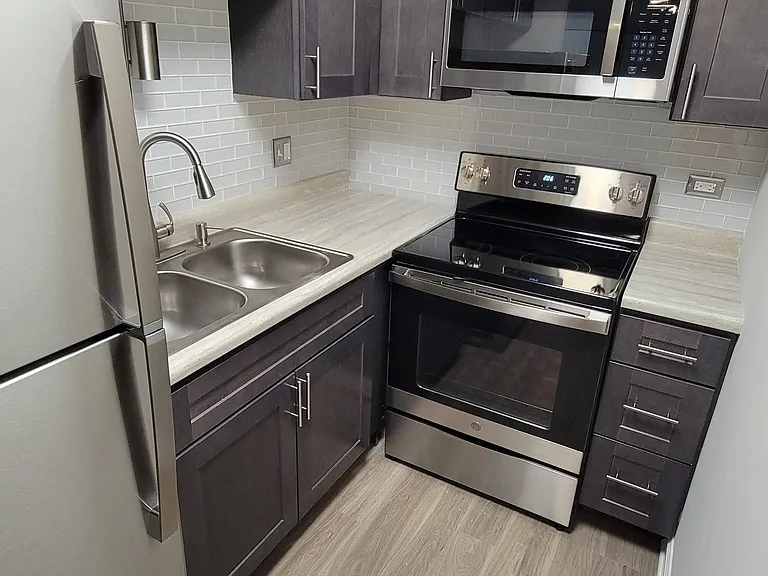 Lisle Station Apartments — Photo 68