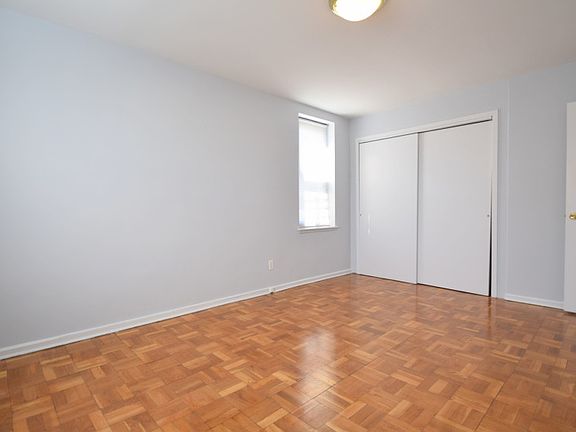 Drake House - Bedroom - 217-01C