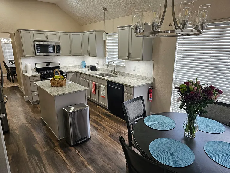 2601 Little Elm Trl — Photo 2