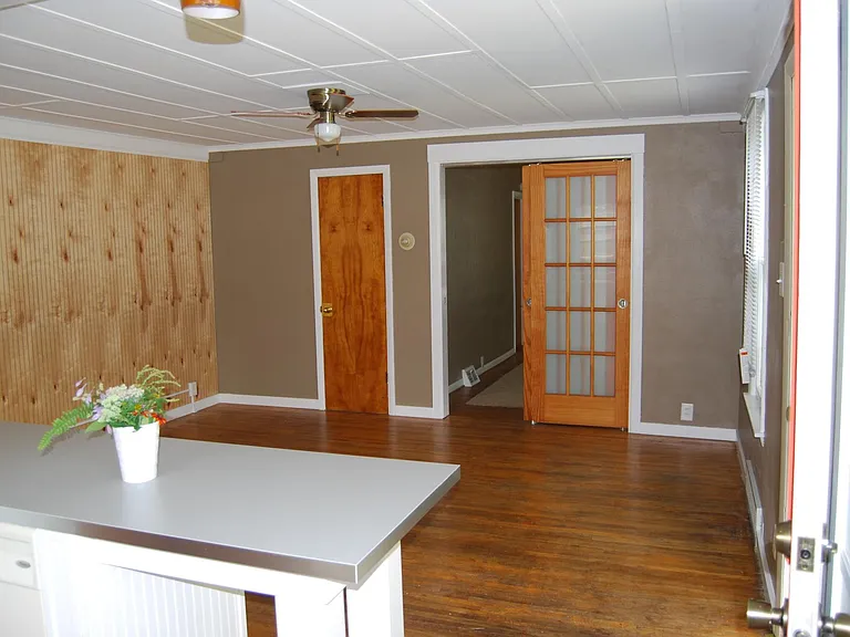 215 Center Cross St #FRONT — Photo 5