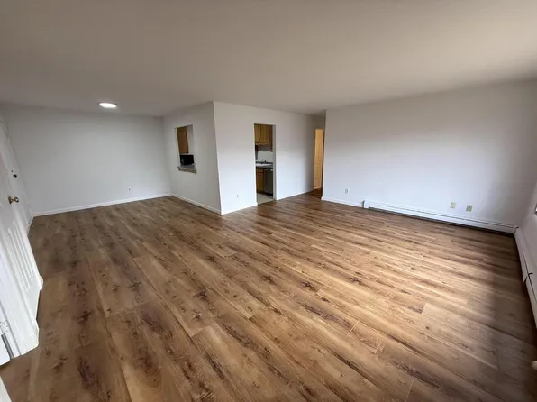 139 Heidel ROAD #7, Mequon, WI 53092