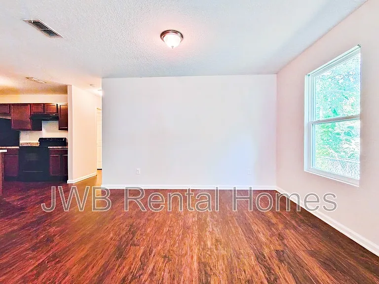 1186 Pangola Dr — Photo 4
