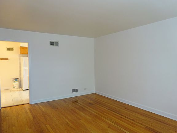 2nd image of 2738 W Lunt Ave #2