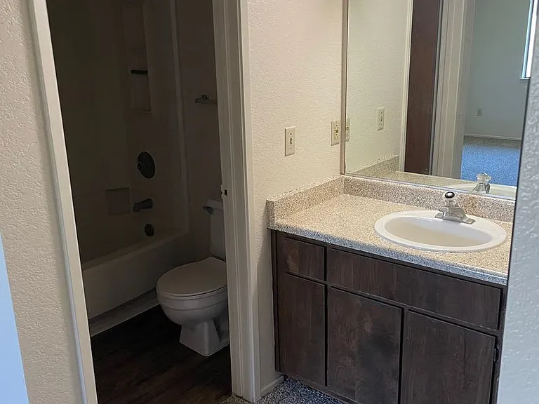 Sunflorin Village Apartments — Photo 31