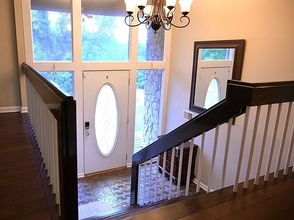Entry/foyer