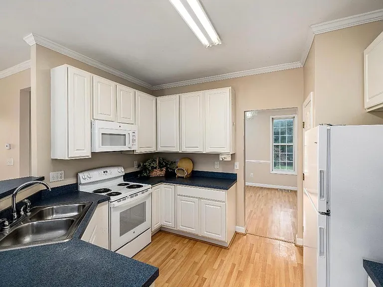 3209 Livia Cir — Photo 23