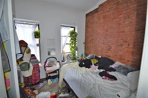 Rented by Universal Realty Group | media 21