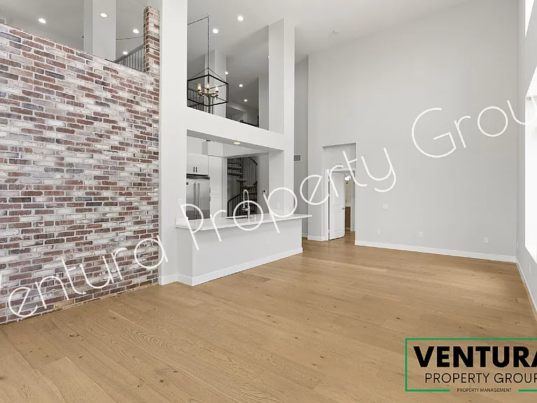 1901 S Victoria Ave #204 — Photo 5