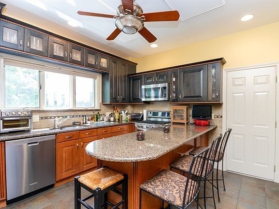 5th image of 68 Perkins St #1