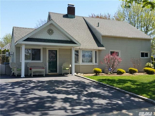 1st image of 34 Elm Dr W