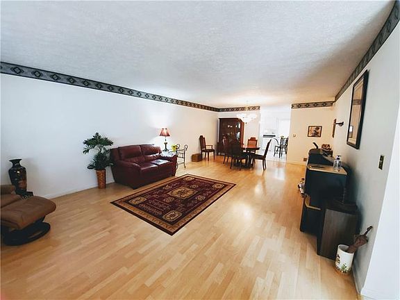 2nd image of 330 Clavale Dr