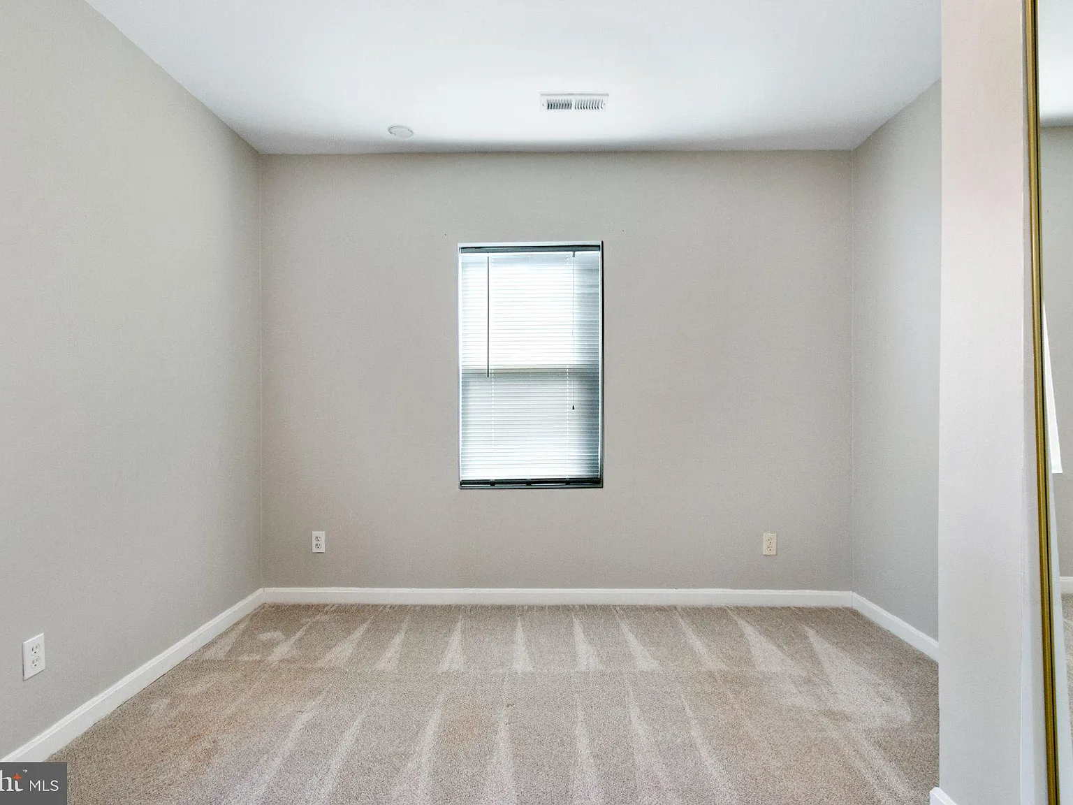 4 bed, 3.0 bath, 1001 sqft, $3,250 — Photo 2
