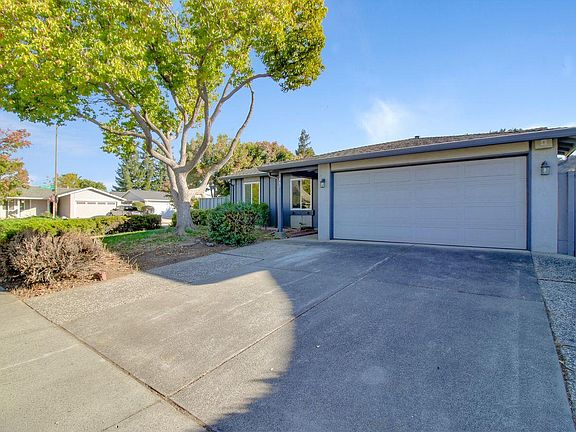 3rd image of 882 Furlong Dr