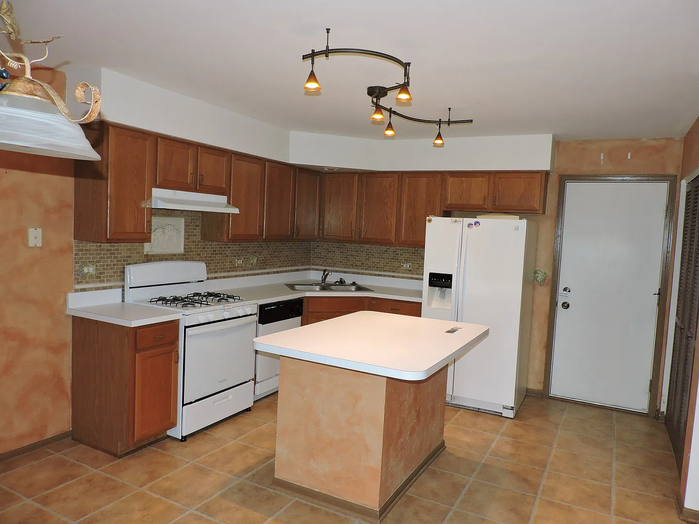 2 bed, 2.5 bath, 1258 sqft, $2,200 — Photo 4