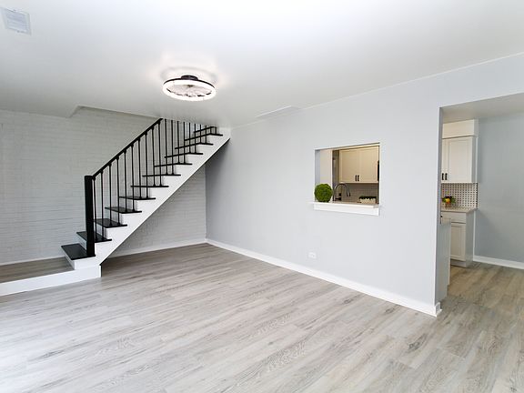 4th image of 151 Peter Ct Unit B
