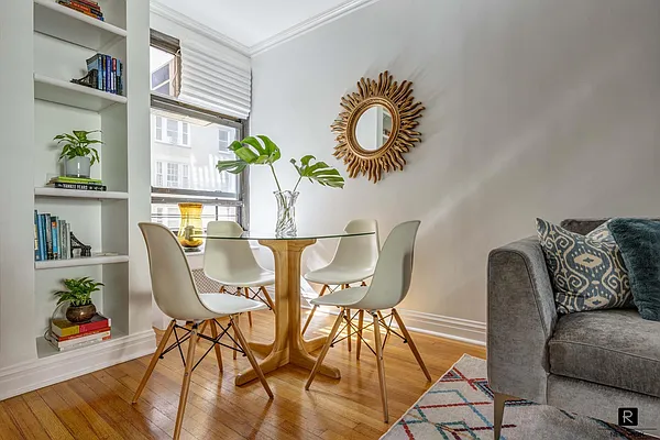 Sold by R New York | media 4