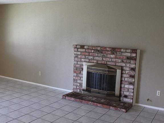 3rd image of 8837 Lansdowne Dr