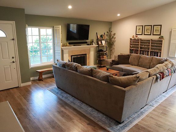 2nd image of 24385 La Glorita Cir