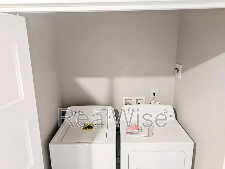 8300 SE Flavel St #103 — Photo 13