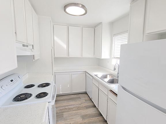 3rd image of 1018 E Lexington Ave APT 6