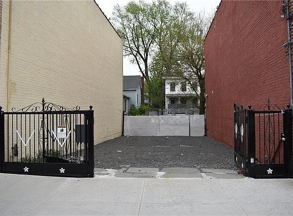 4th image of 246 City Island Ave